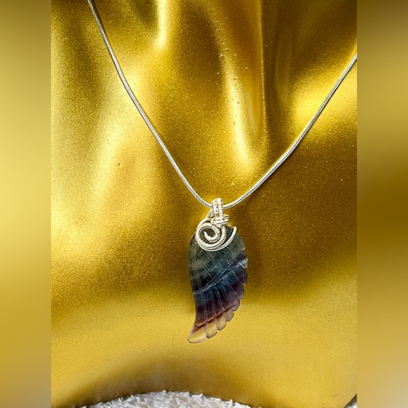 😇 fluorite angel wing/carved stone necklace with chain-artisan - Picture 2 of 7